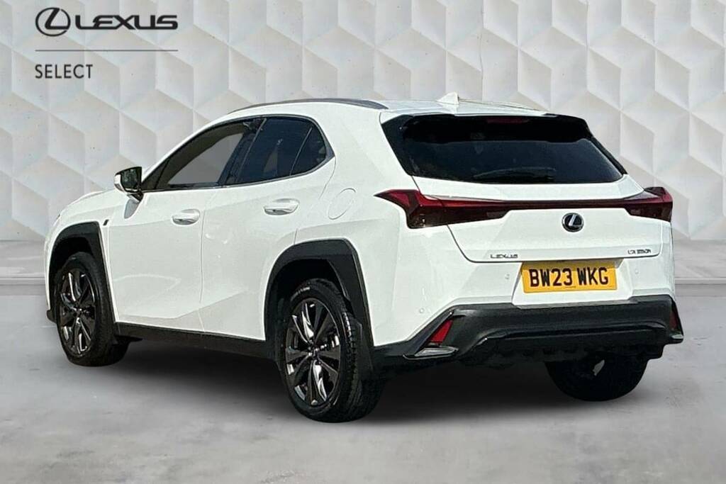 Lexus UX 250H 2.0 F-sport Design Cvt White #4