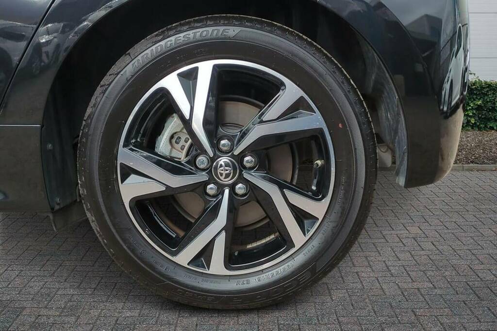 Toyota Yaris 1.5 Hybrid Design Cvt Black #6