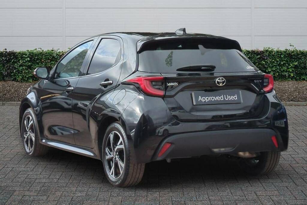 Toyota Yaris 1.5 Hybrid Design Cvt Black #2
