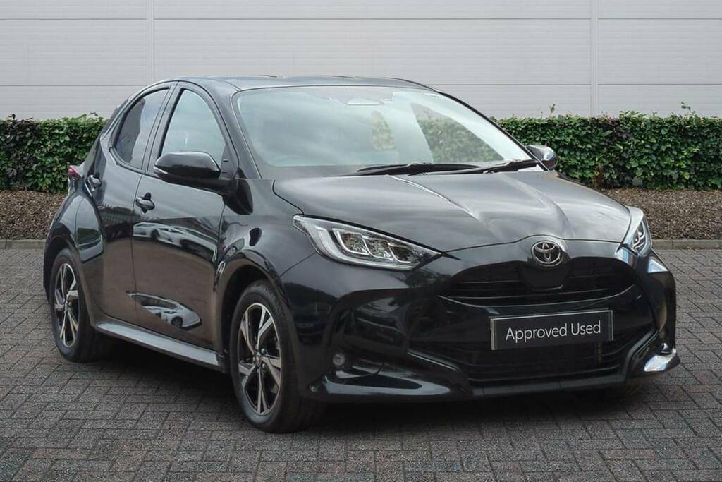 Toyota Yaris 1.5 Hybrid Design Cvt Black