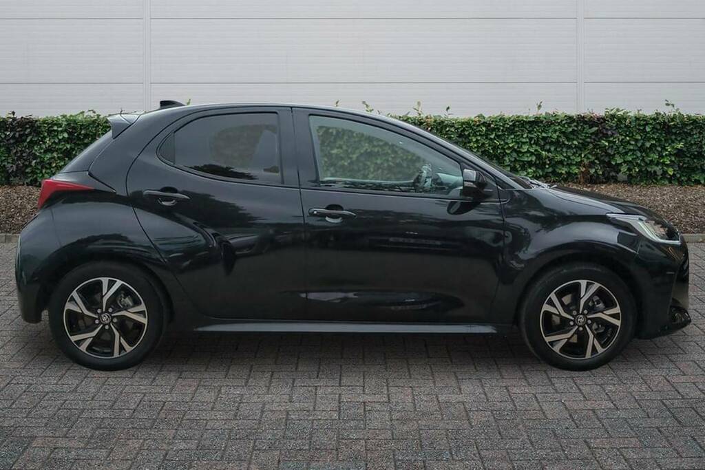 Toyota Yaris 1.5 Hybrid Design Cvt Black #5