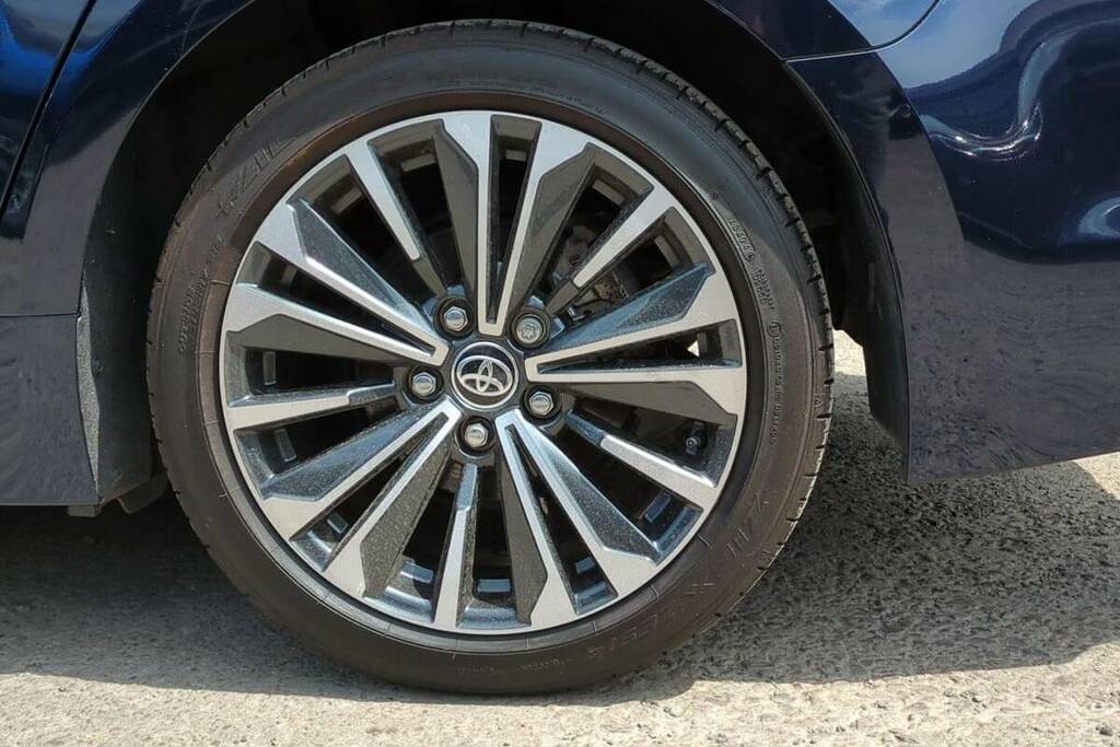 Toyota Corolla 1.8 Vvt-i Hybrid 140 Commercial Silver #20