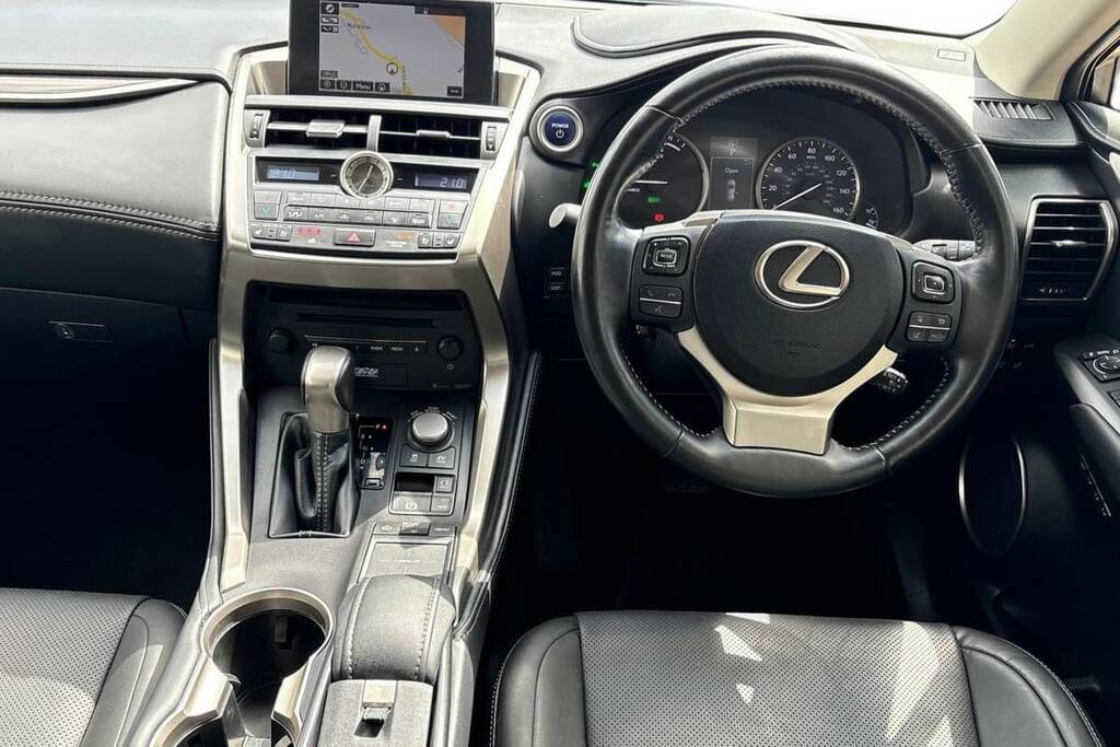 Lexus NX 300H 2.5 Premier Cvt WO17YUD Red #6