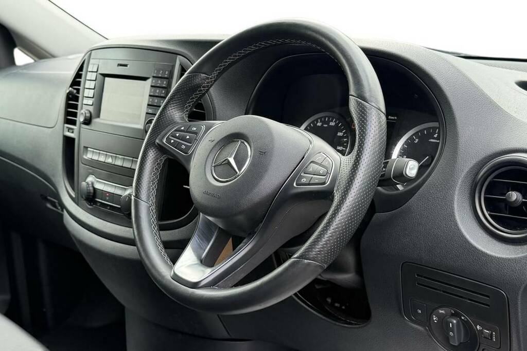 Mercedes-Benz Vito 114 Cdi Pro 9-Seater 9G-tronic Silver #4