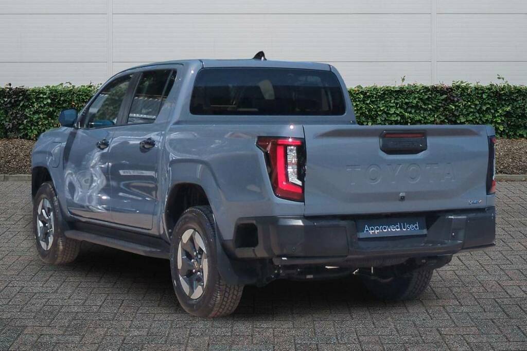 Toyota HILUX 144Kw Invincible 59Kwh Dcab Pick Up Grey #2