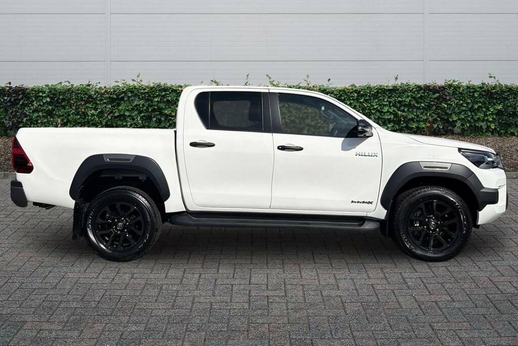 Toyota HILUX Invincible X Dcab Pick Up 2.8 D 48V White #5