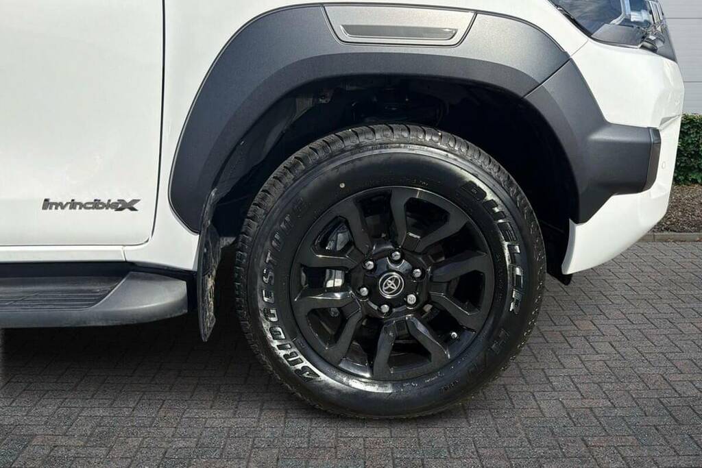 Toyota HILUX Invincible X Dcab Pick Up 2.8 D 48V White #6