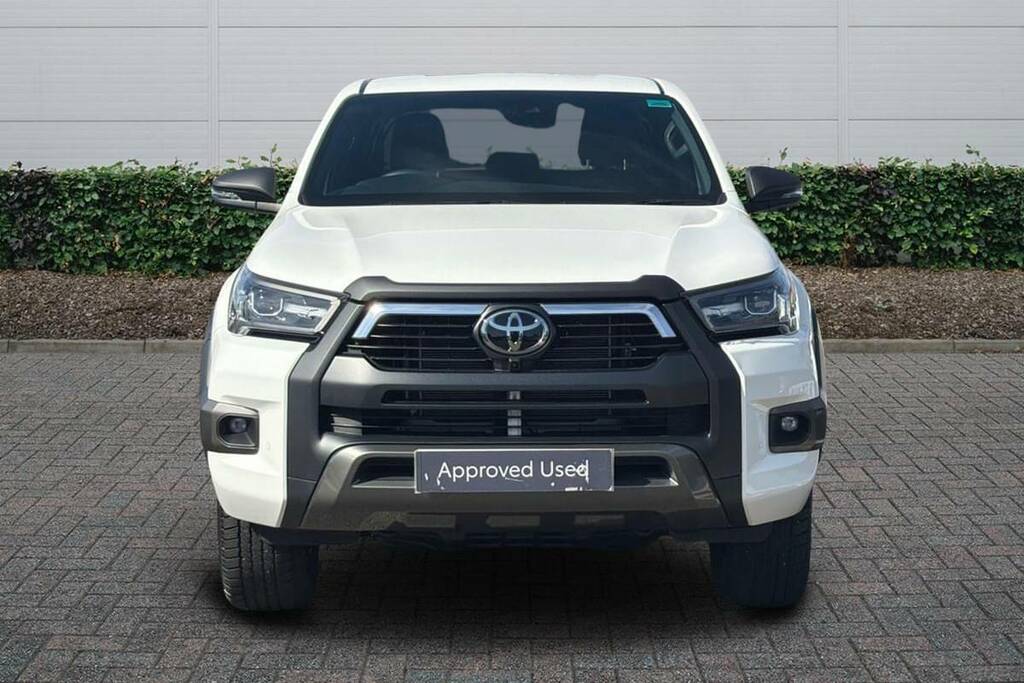 Toyota HILUX Invincible X Dcab Pick Up 2.8 D 48V White #3
