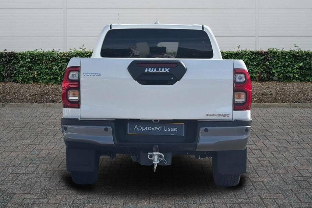 Toyota HILUX Invincible X Dcab Pick Up 2.8 D 48V White #4