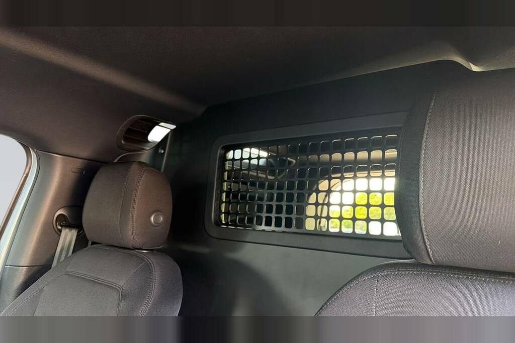 Land Rover Defender 110 3.0 D250 Hard Top 3 Seat Silver #4