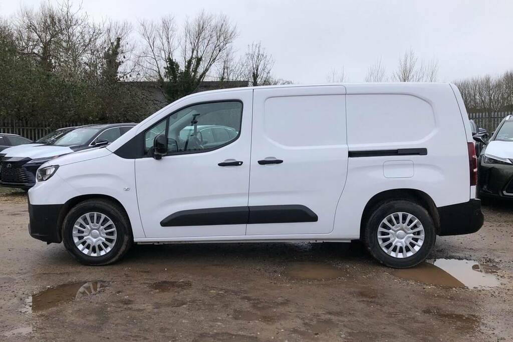Toyota Proace City Icon White #7
