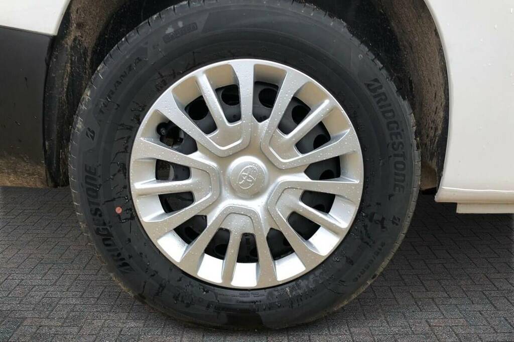 Toyota Proace City Icon White #19