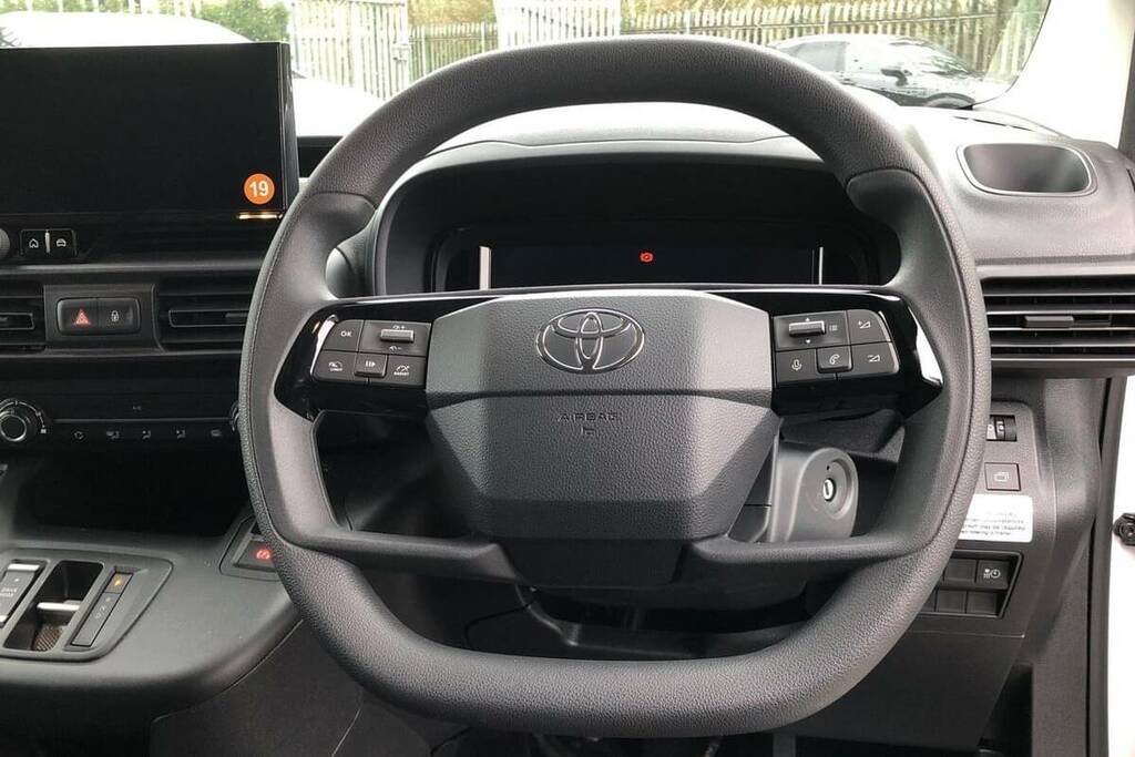 Toyota Proace City Icon White #10