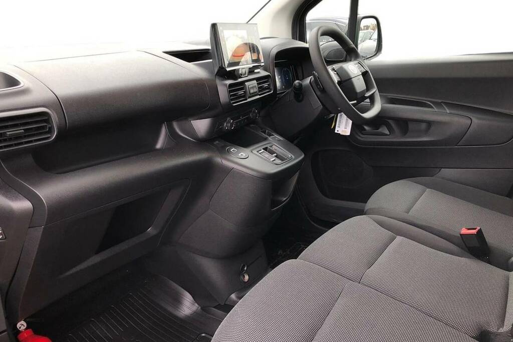 Toyota Proace City Icon White #15