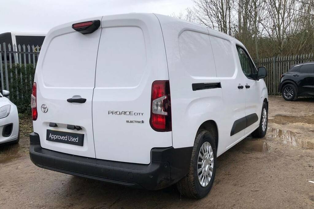 Toyota Proace City Icon White #8