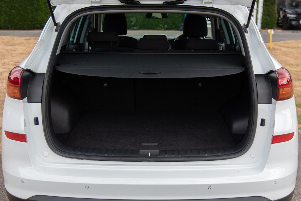 Hyundai Tucson 1.6 Gdi Se Nav 2Wd White #16