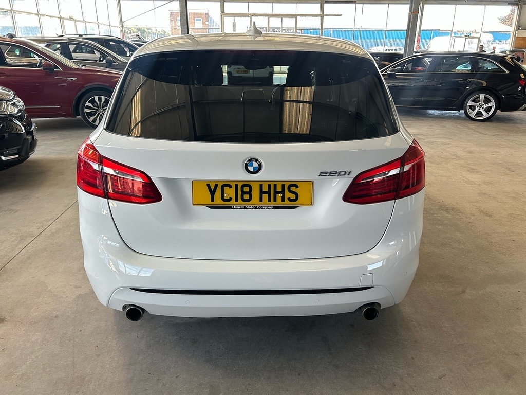 BMW 2 Series Active Tourer 220I Sport White #5