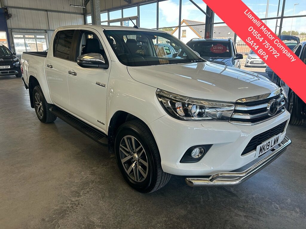 Toyota HILUX D-4d Invincible White