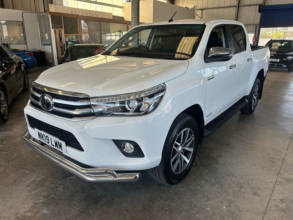 Toyota HILUX D-4d Invincible White #2
