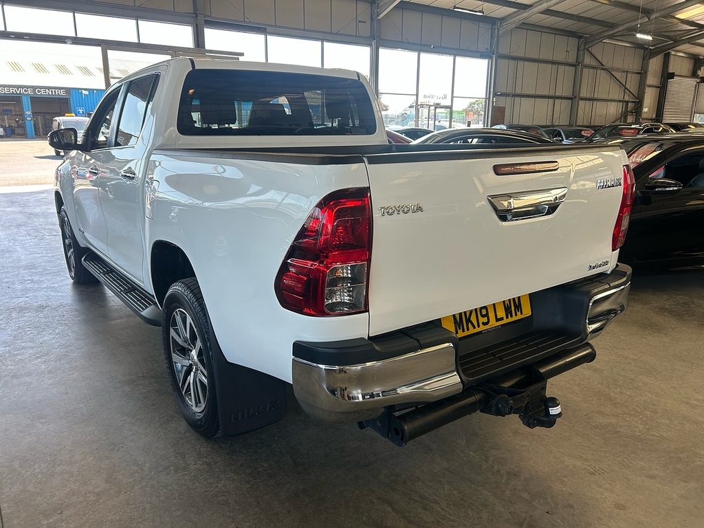 Toyota HILUX D-4d Invincible White #5