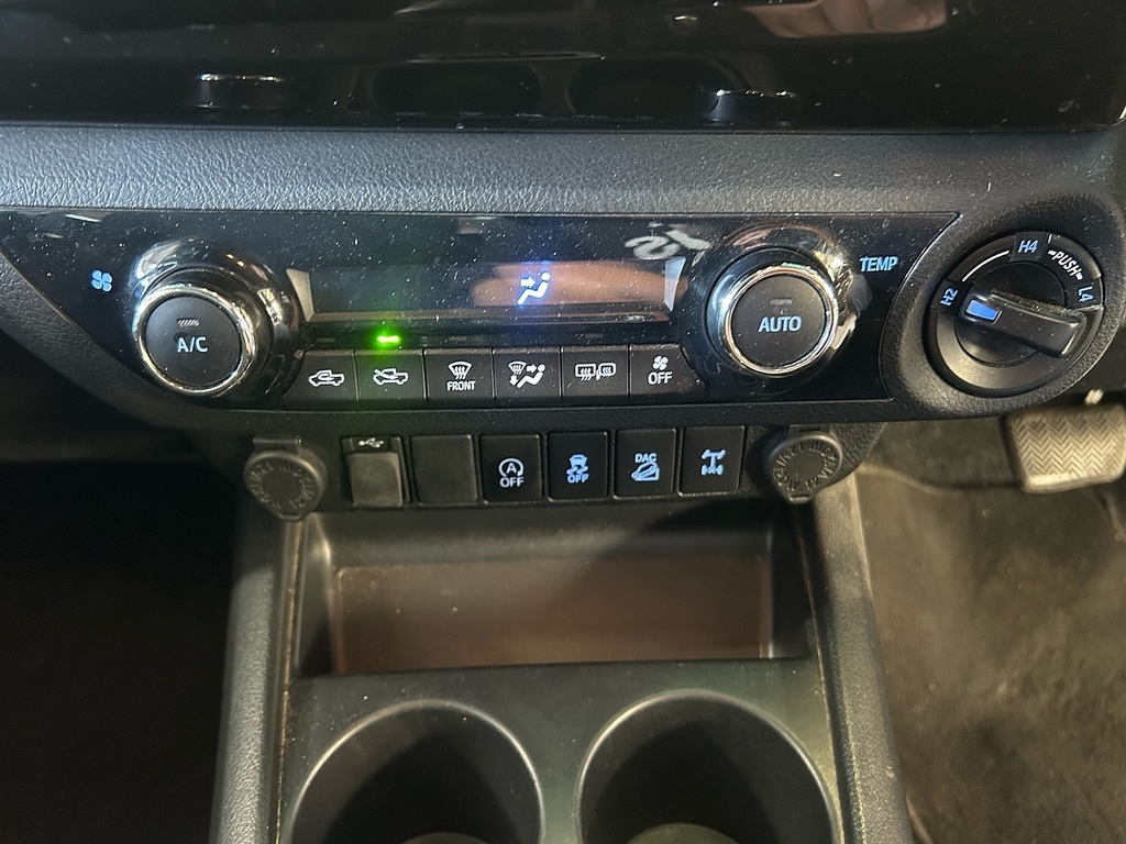 Toyota HILUX 2.4 Hi-luxury Invincible White #12