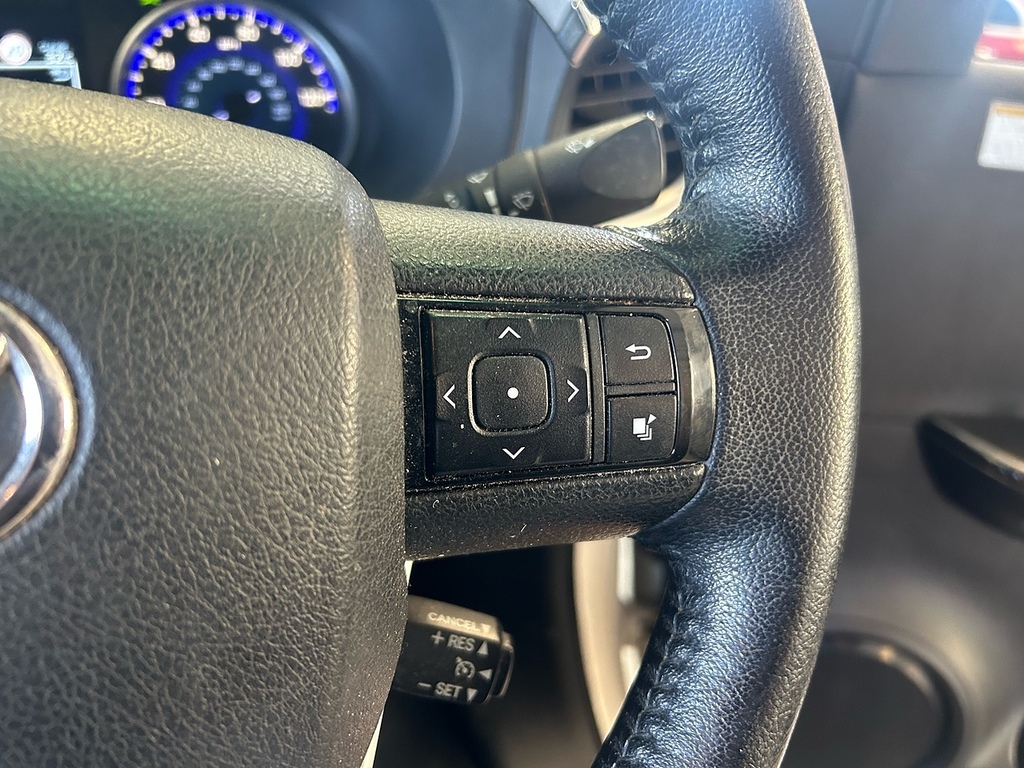 Toyota HILUX 2.4 Hi-luxury Invincible White #17