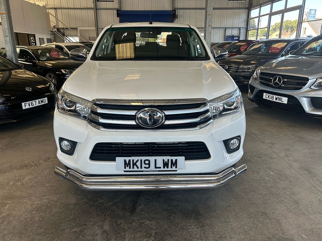 Toyota HILUX D-4d Invincible White #3