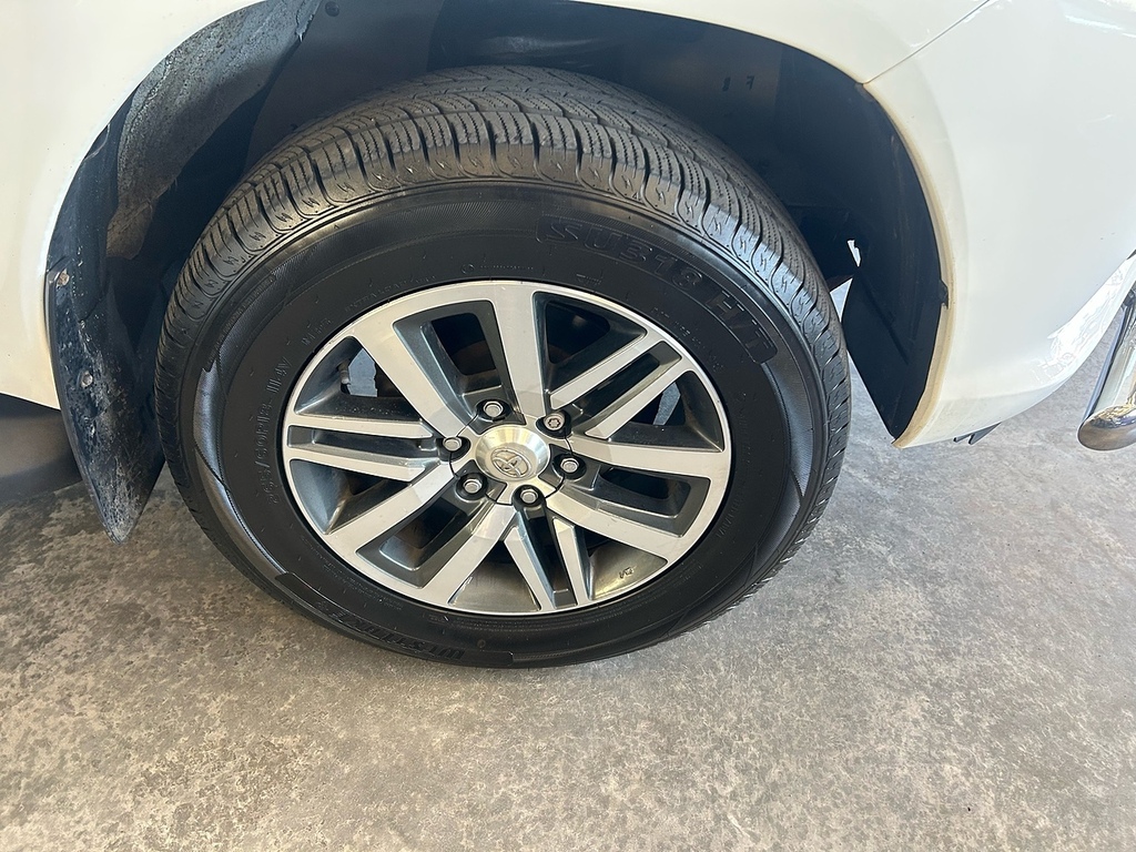 Toyota HILUX 2.4 Hi-luxury Invincible White #20