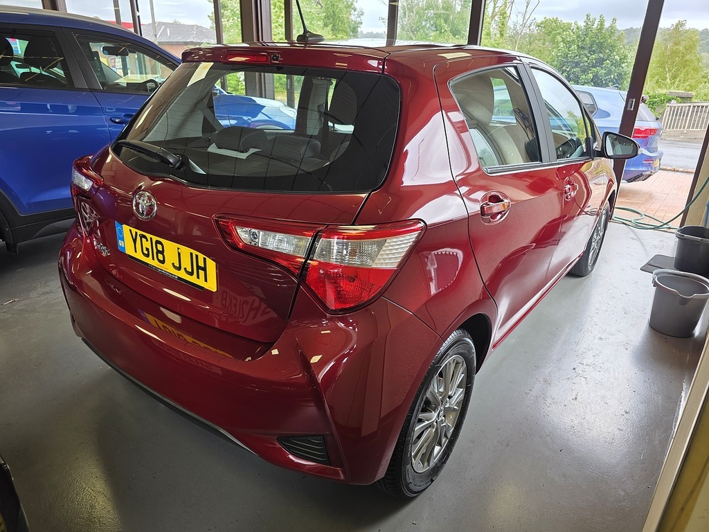 Toyota Yaris Vvt-i Icon Red #4