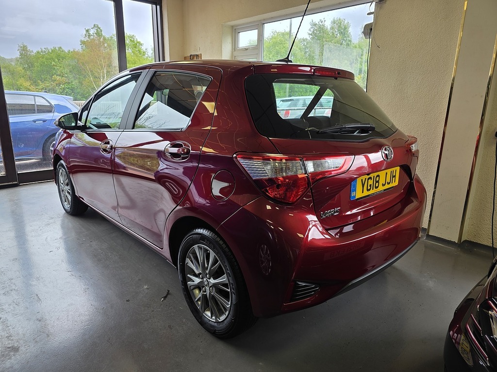 Toyota Yaris Vvt-i Icon Red #3