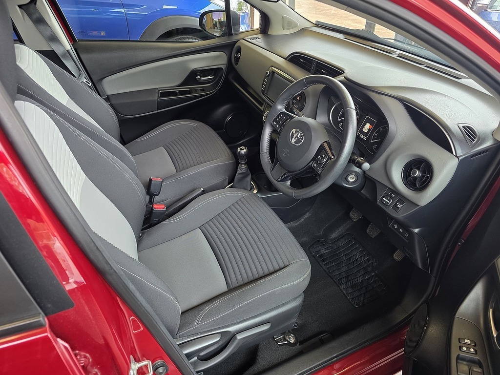 Toyota Yaris Vvt-i Icon Red #5