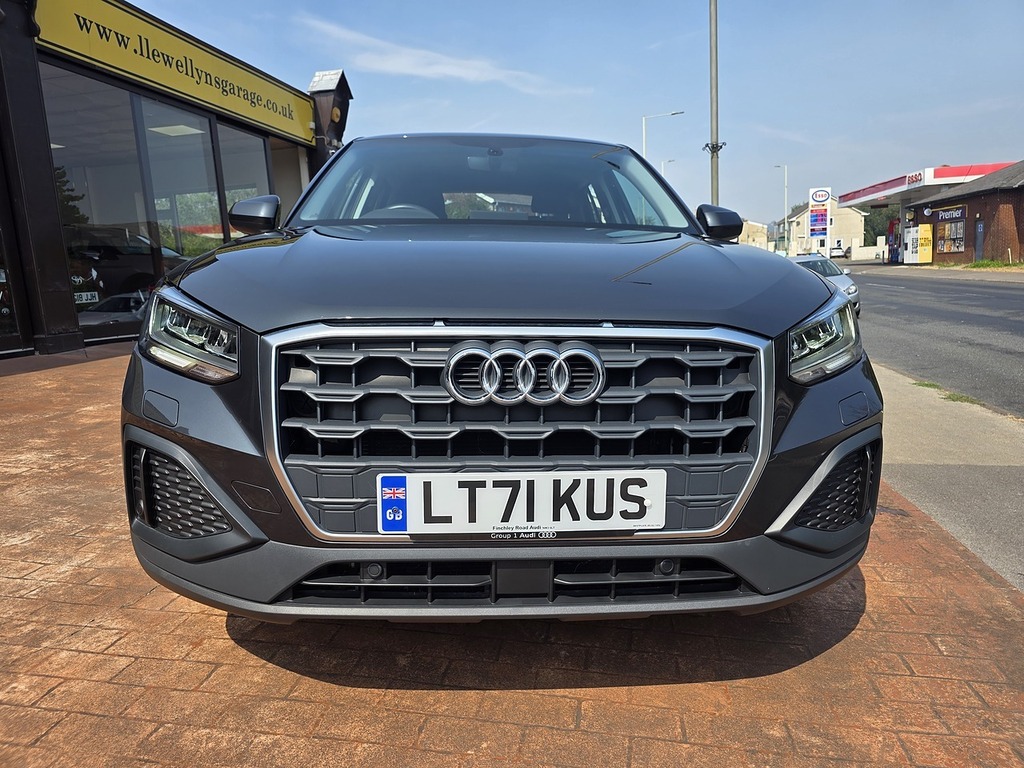 Audi Q2 Tdi Technik Grey #4