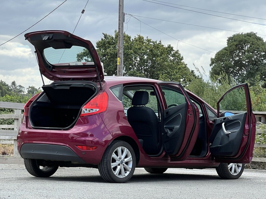 Ford Fiesta Hatchback 1.3 Zetec 2010 Red #6