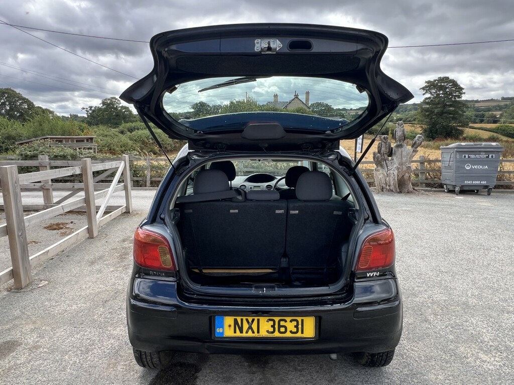 Toyota Yaris 1.5 Hybrid Icon Cvt  #9