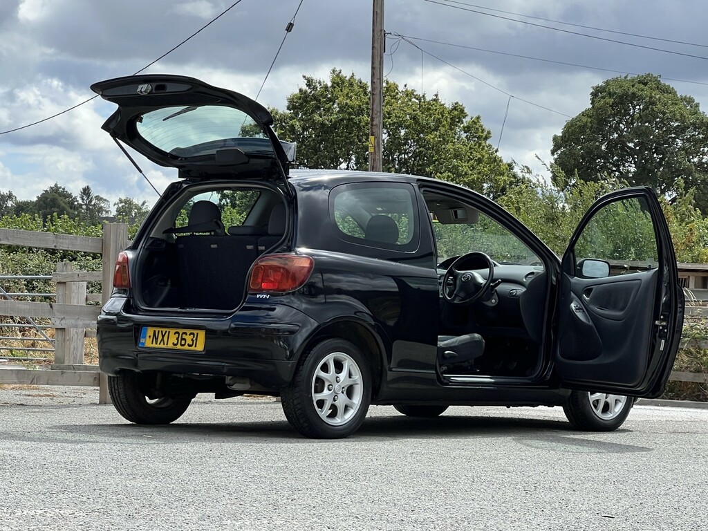 Toyota Yaris 1.5 Hybrid Icon Cvt  #11