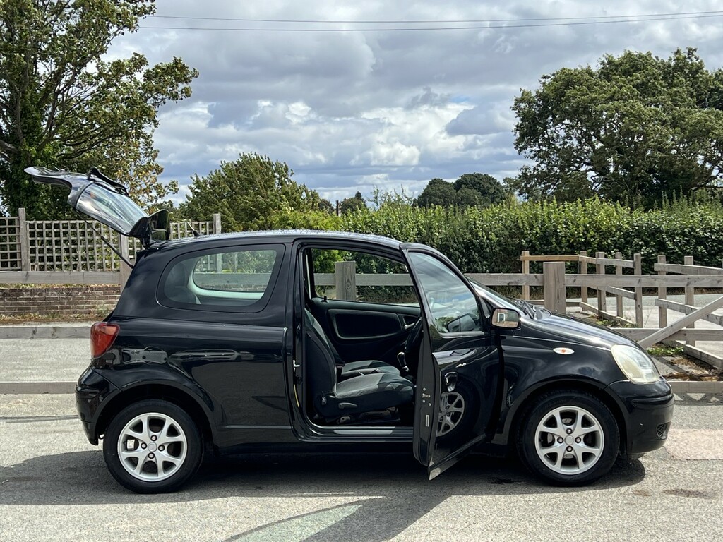 Toyota Yaris 1.5 Hybrid Icon Cvt  #13
