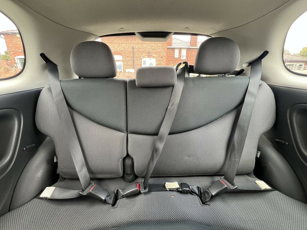 Toyota Yaris 1.5 Hybrid Icon Cvt  #3