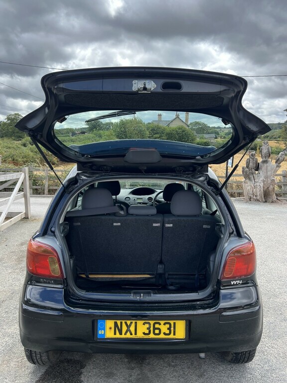 Toyota Yaris 1.5 Hybrid Icon Cvt  #25