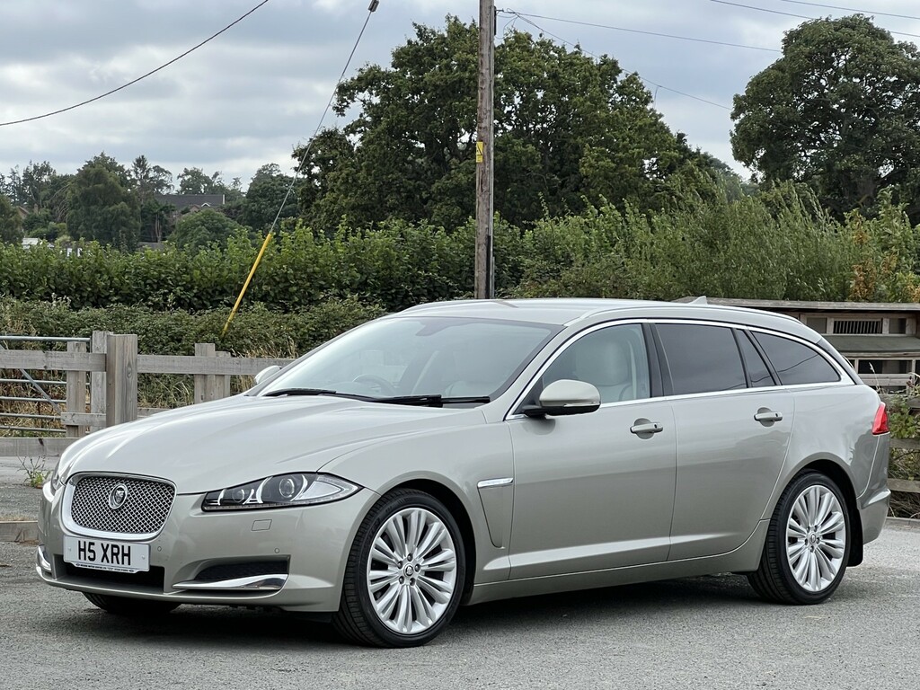 Jaguar XF Estate 3.0 D V6 Portfolio 2014 Gold