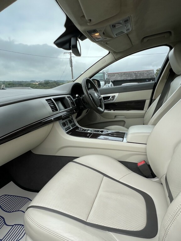 Jaguar XF Estate 3.0 D V6 Portfolio 2014 Gold #6