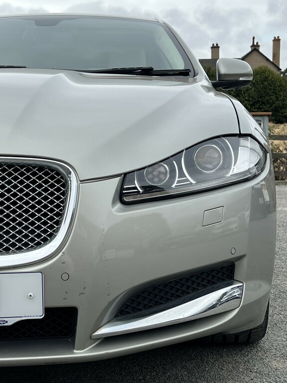 Jaguar XF Estate 3.0 D V6 Portfolio 2014 Gold #3