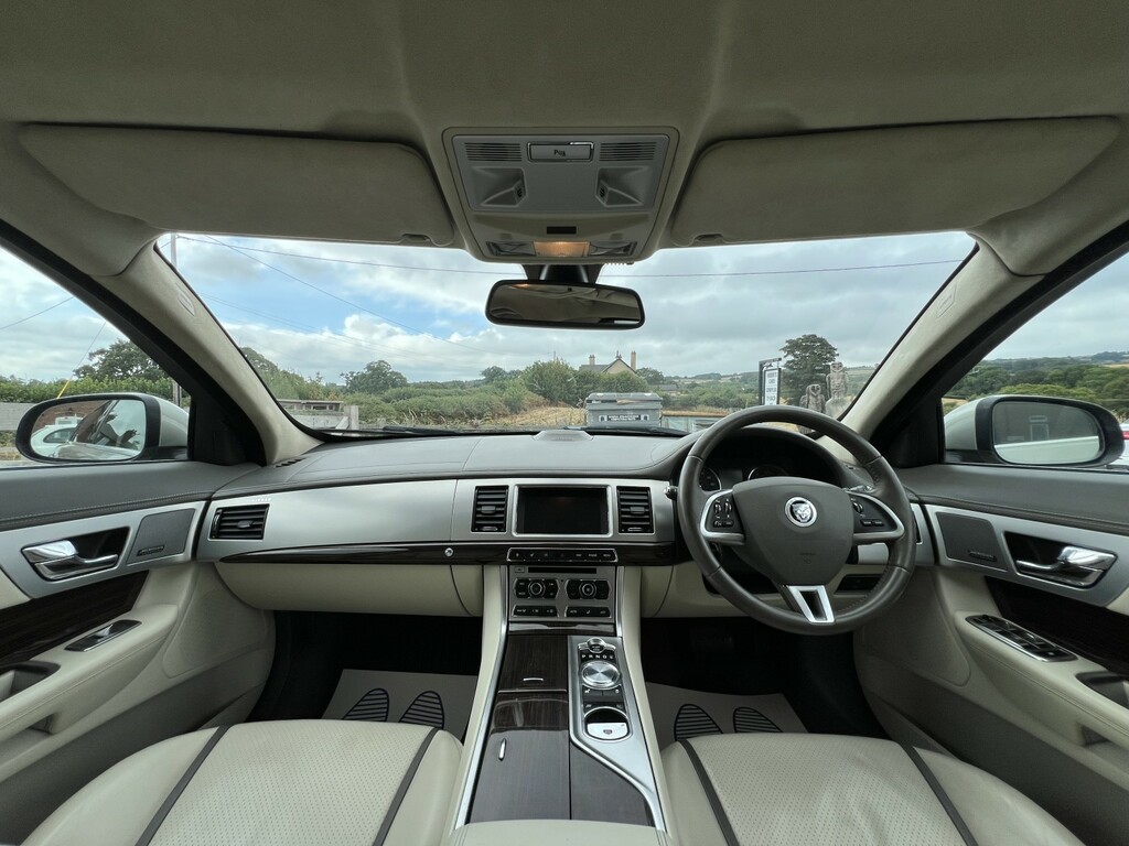 Jaguar XF Estate 3.0 D V6 Portfolio 2014 Gold #2