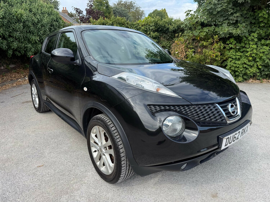 Nissan Juke 1.6 Tekna Hatchback Black