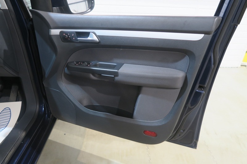 Volkswagen Touran 1.6 S Tdi Bluemotion Technology 103 Bhp Blue #29