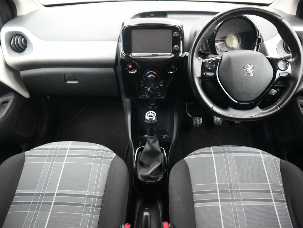 Peugeot 108 1.2L Allure White #2