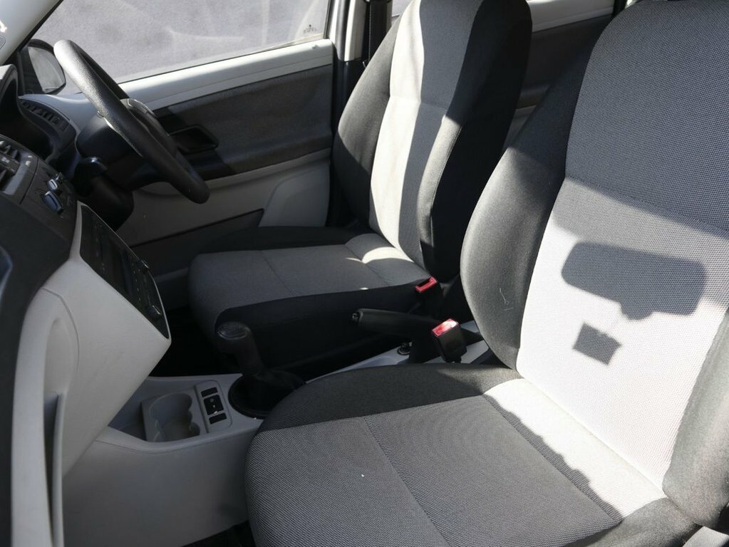 Skoda Fabia 1L S White #4