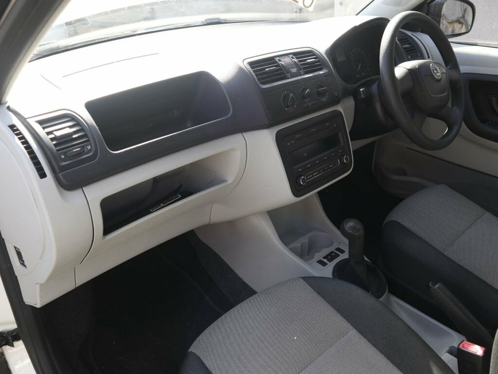 Skoda Fabia 1L S White #6
