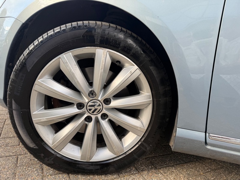 Volkswagen Passat 1.6 Highline Tdi Bluemotion Technology 104 Bhp Silver #29