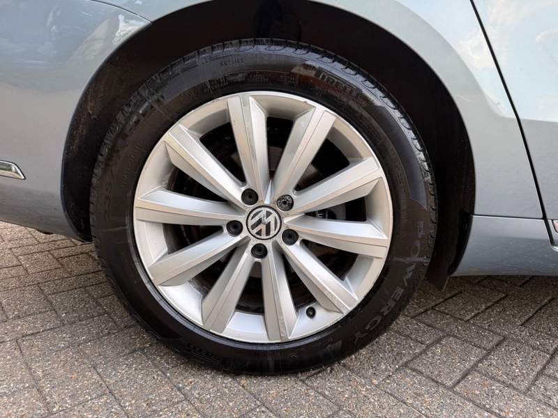 Volkswagen Passat 1.6 Highline Tdi Bluemotion Technology 104 Bhp Silver #27