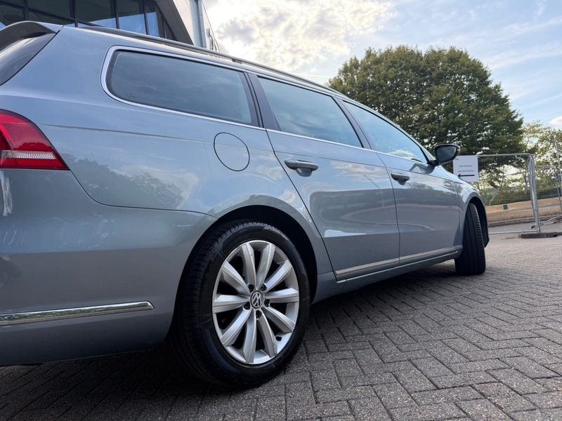 Volkswagen Passat 1.6 Highline Tdi Bluemotion Technology 104 Bhp Silver #10